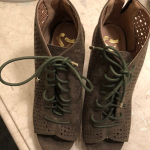 Wedged heels olive green